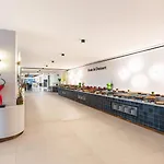 מלון Greenwood 5*